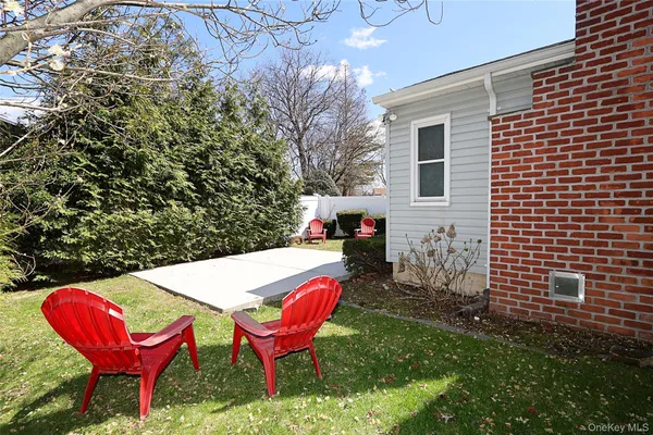 $809,000 | 1481 North Meadow Road, Merrick, NY 11566