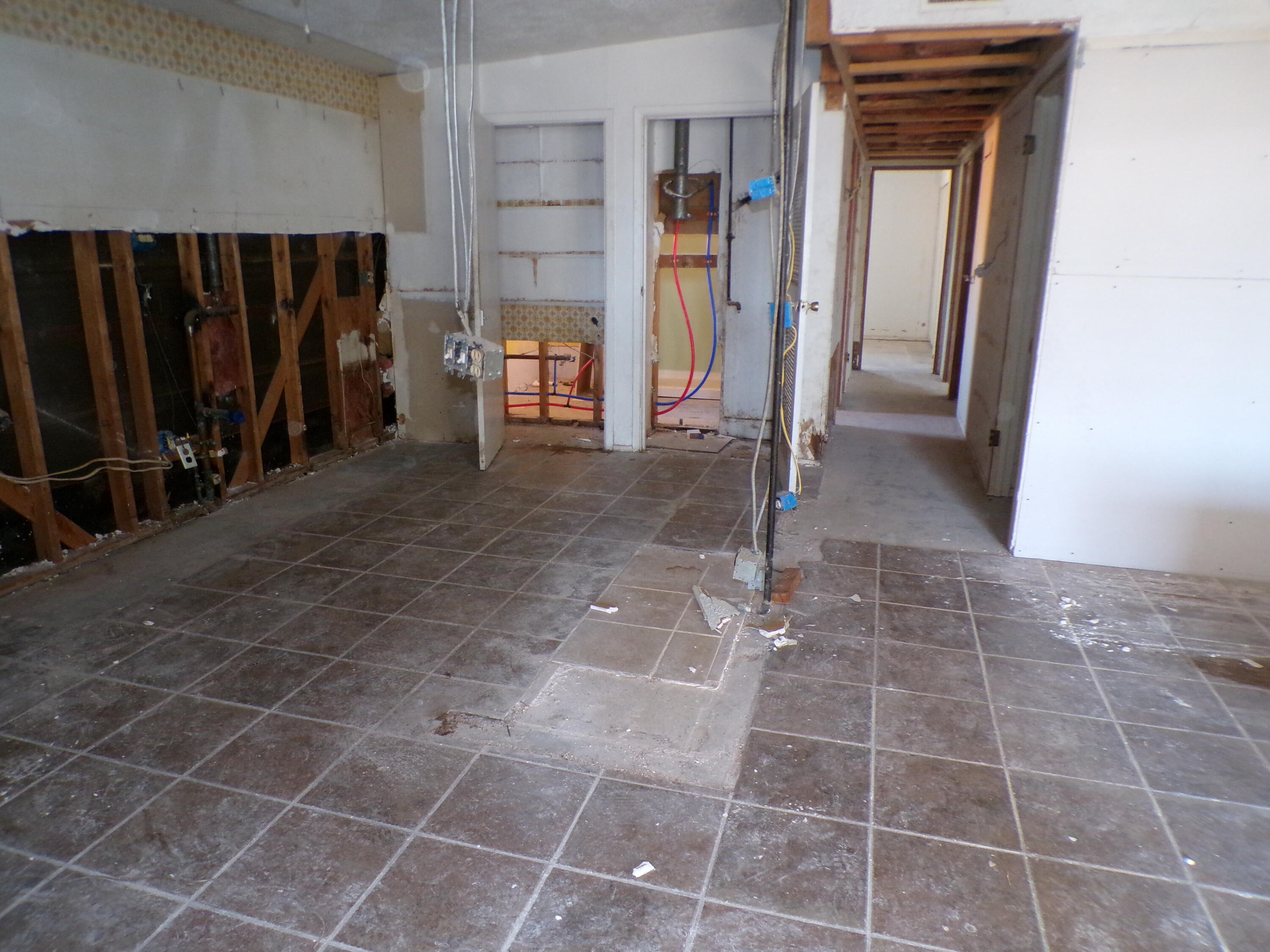 2829 66th Street Lubbock, TX 79413 - Photo 11 of 34 100_0176
