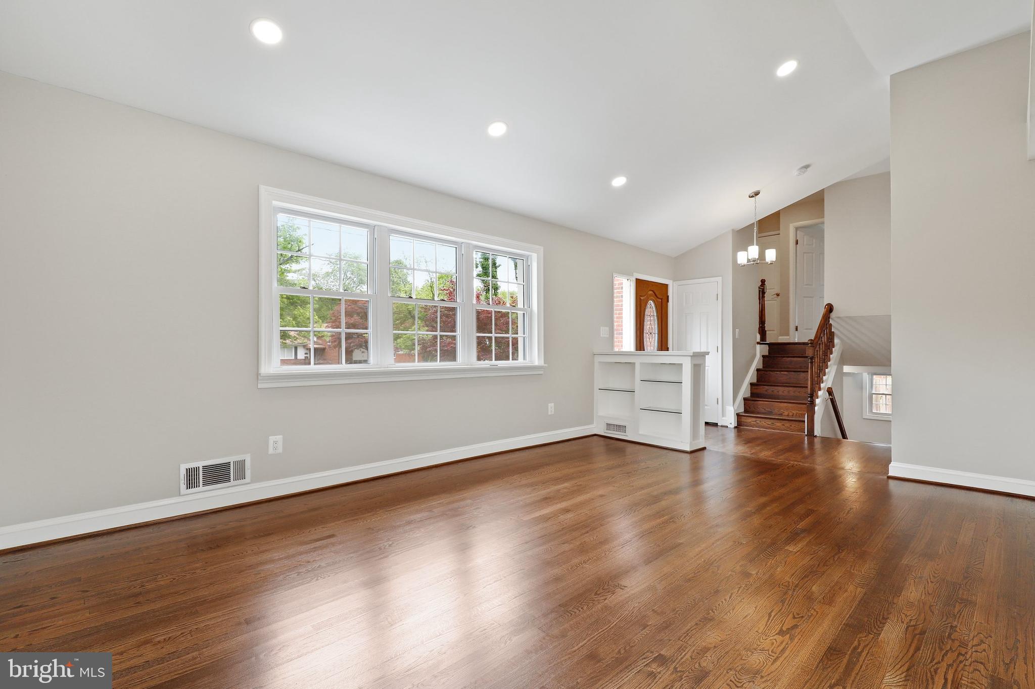 11512 Yates Street Silver Spring, MD 20902 - Photo 4 of 29 Gallery Image 4