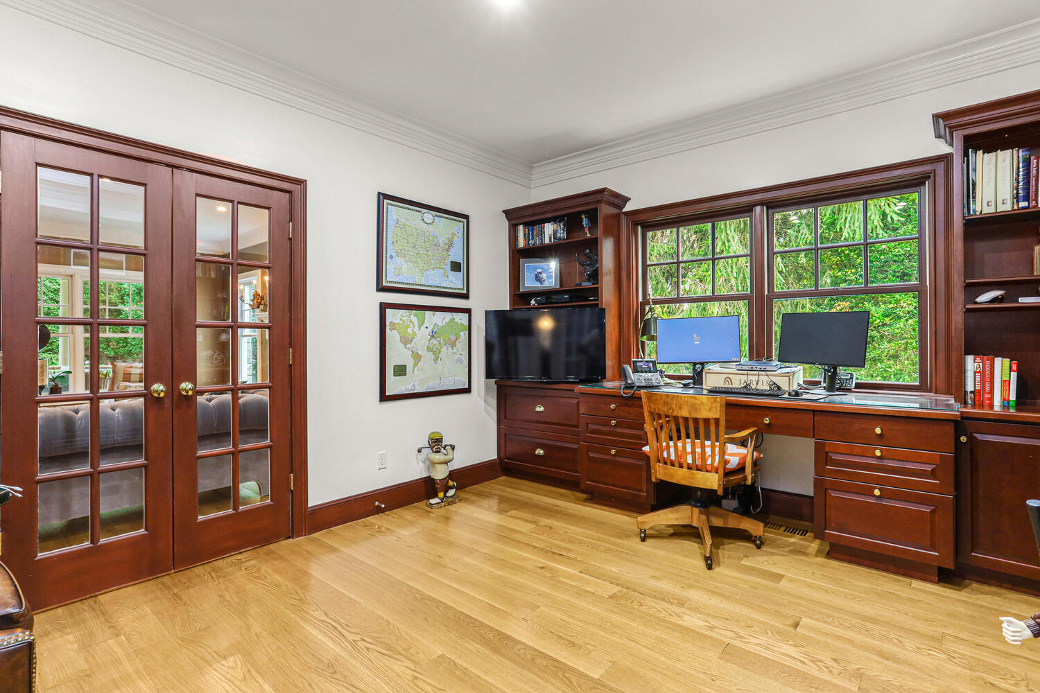29 Old Oak Road Darien, CT 06820 - Photo 13 of 31 a living room filled with furniture hardwood floor and a window
