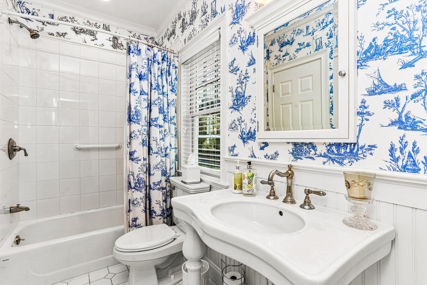 29 Old Oak Road Darien, CT 06820 - Photo 16 of 31 a bathroom with a sink toilet and shower