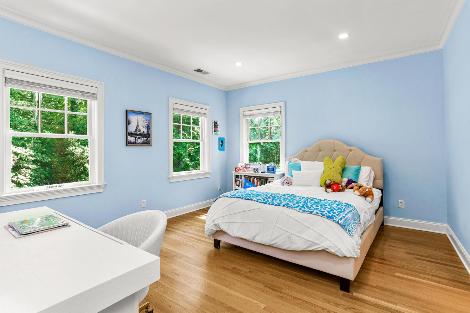 29 Old Oak Road Darien, CT 06820 - Photo 21 of 31 a bedroom with a bed and a window