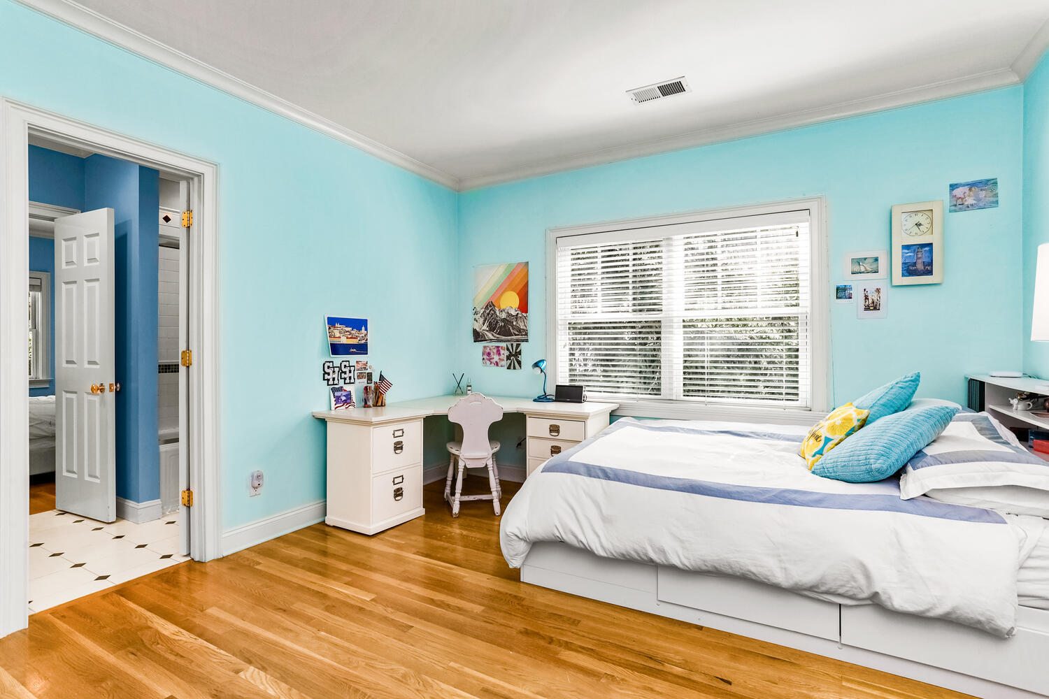 29 Old Oak Road Darien, CT 06820 - Photo 23 of 31 a bedroom with a bed and a large window