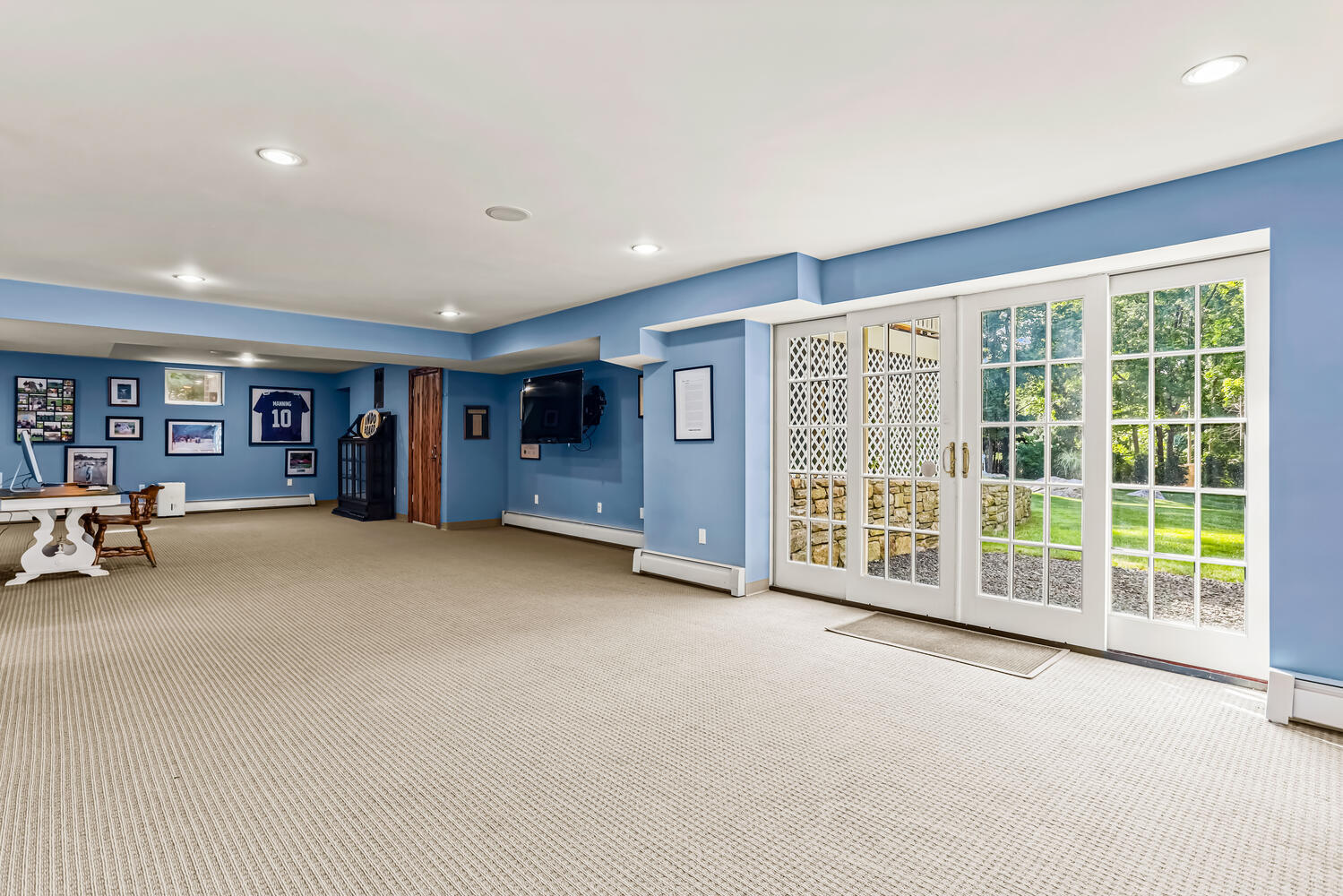 29 Old Oak Road Darien, CT 06820 - Photo 26 of 31 a view of an empty room with a window and a kitchen