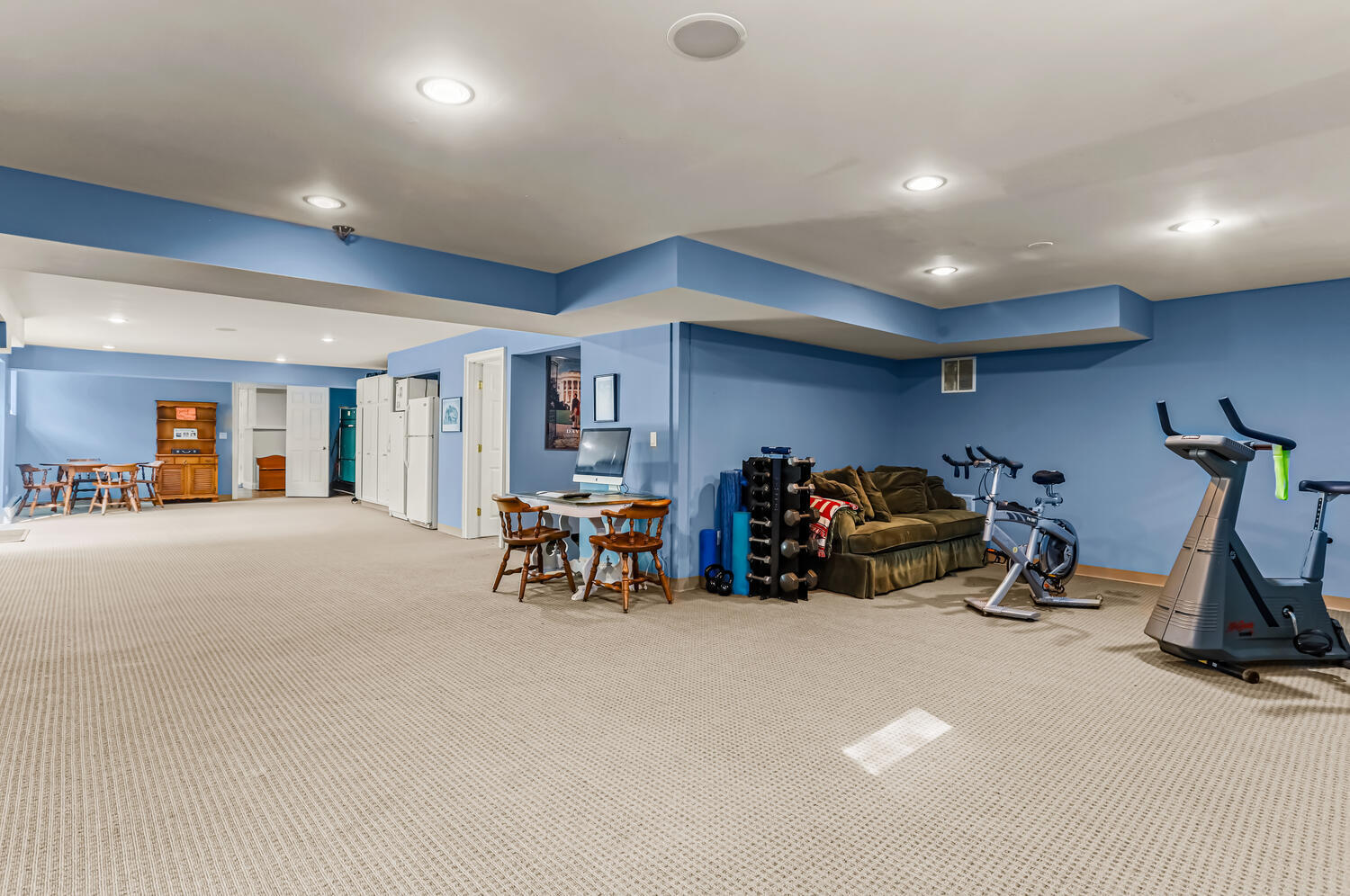 29 Old Oak Road Darien, CT 06820 - Photo 27 of 31 a view of a room with gym equipment