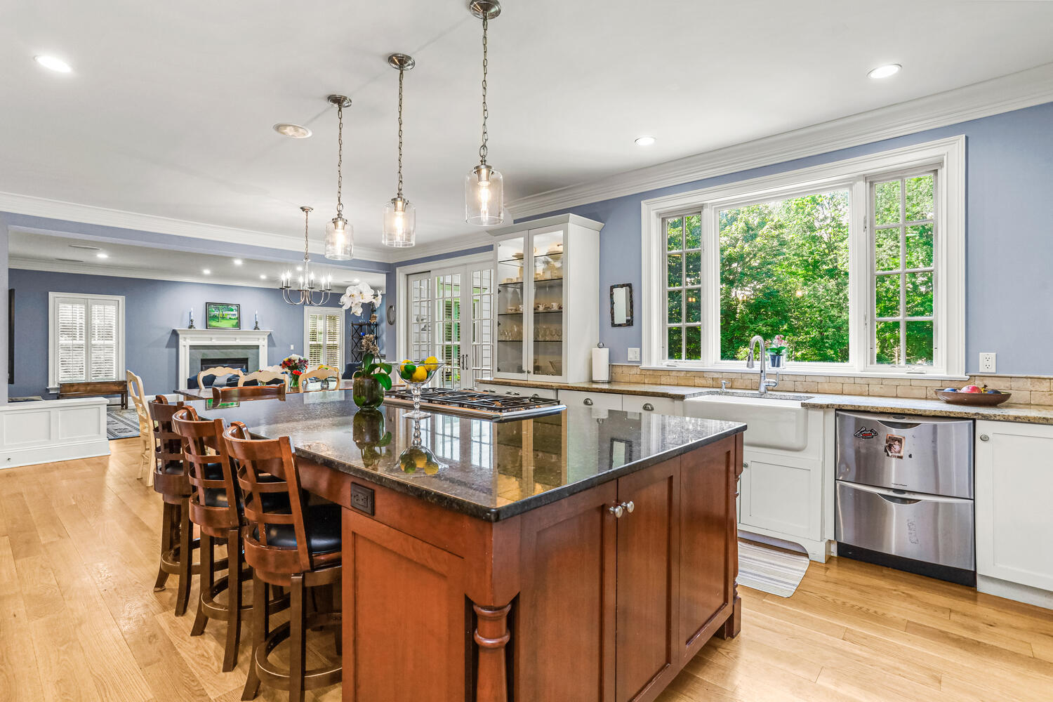 29 Old Oak Road Darien, CT 06820 - Photo 10 of 31 a kitchen with counter top space and dining table