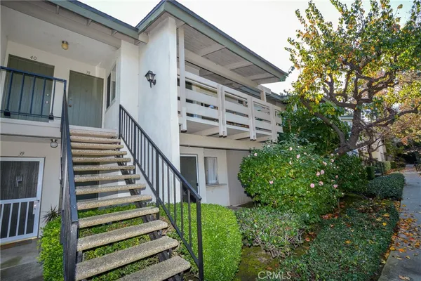 a view of a house with backyard and deck