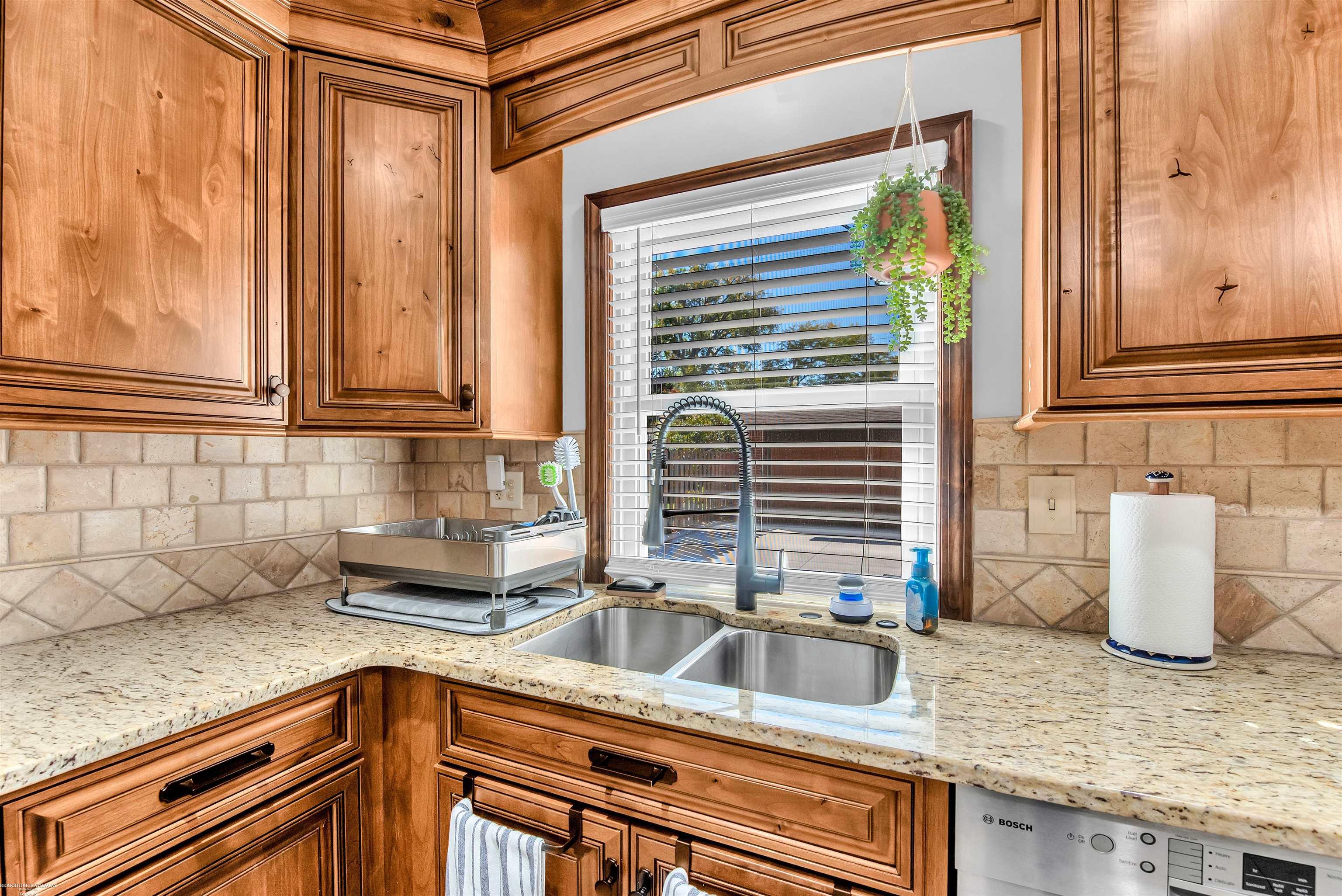 1725 Newcastle Road Grosse Pointe Woods, MI 48236 - Photo 13 of 37