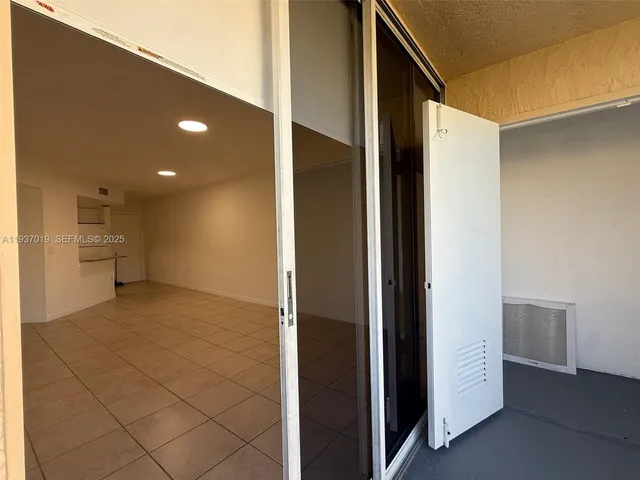 $1,950 | 8343 Lake Drive, Unit 405, Doral, FL 33166