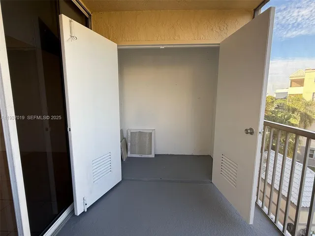 $1,950 | 8343 Lake Drive, Unit 405, Doral, FL 33166