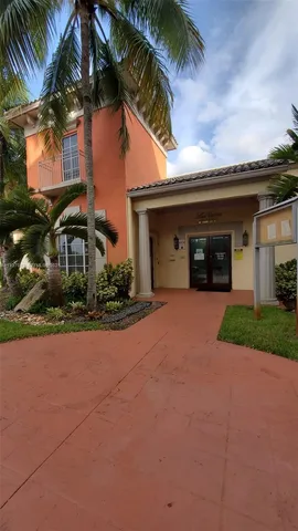 $1,950 | 8343 Lake Drive, Unit 405, Doral, FL 33166