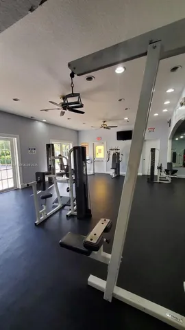 $1,950 | 8343 Lake Drive, Unit 405, Doral, FL 33166