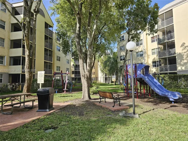 $1,950 | 8343 Lake Drive, Unit 405, Doral, FL 33166