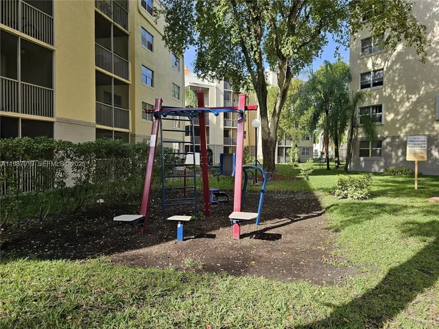 $1,950 | 8343 Lake Drive, Unit 405, Doral, FL 33166