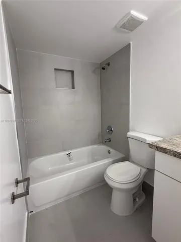 $1,950 | 8343 Lake Drive, Unit 405, Doral, FL 33166