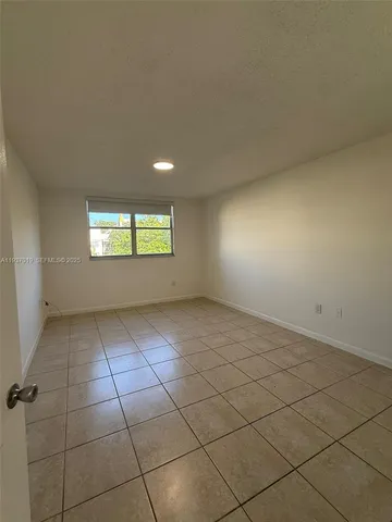 $1,950 | 8343 Lake Drive, Unit 405, Doral, FL 33166