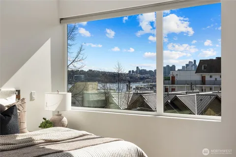 $1,296,750 | 926 North 35th Street, Seattle, WA 98103