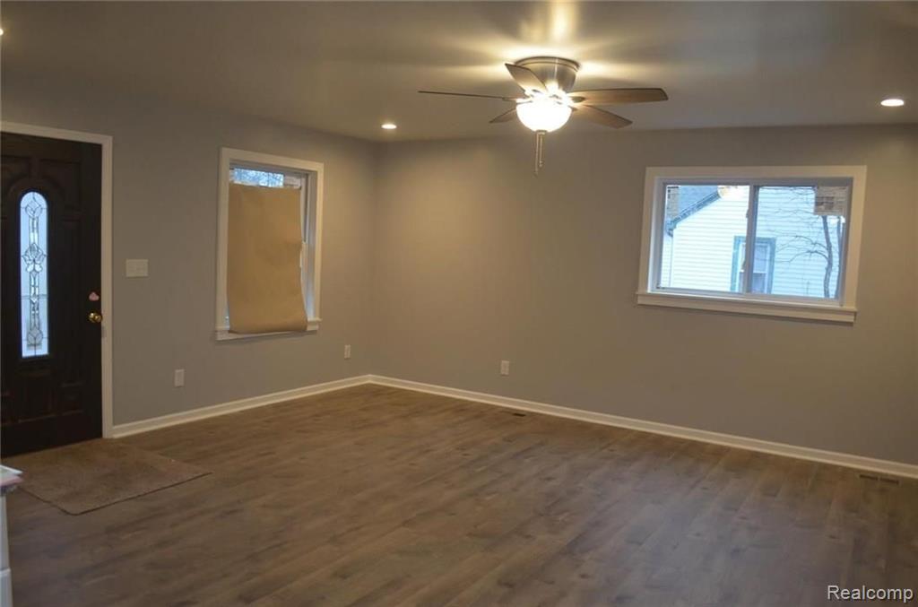 17565 Sumpter Road Belleville, MI 48111 - Photo 5 of 25