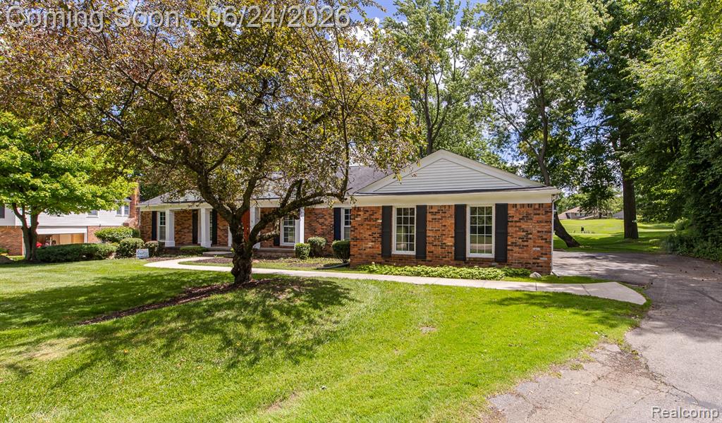 710 Basswood Drive Rochester Hills, MI 48309 - Photo 2 of 42