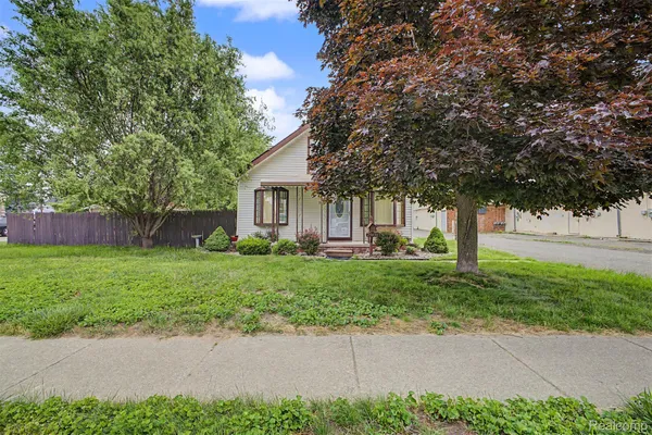 $1,800 | 29438 Elmwood Street, Garden City, MI 48135