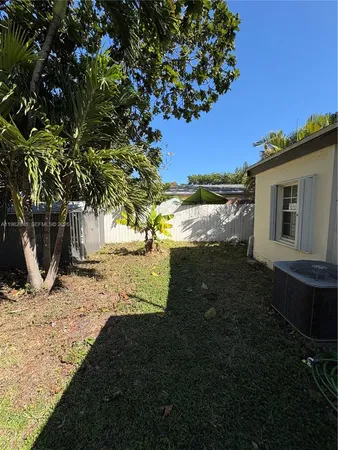 a view of back yard of the house