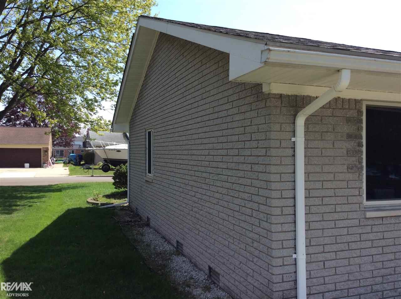 7248 Riverside Drive Algonac, MI 48001 - Photo 8 of 33 31347848-7.JPG