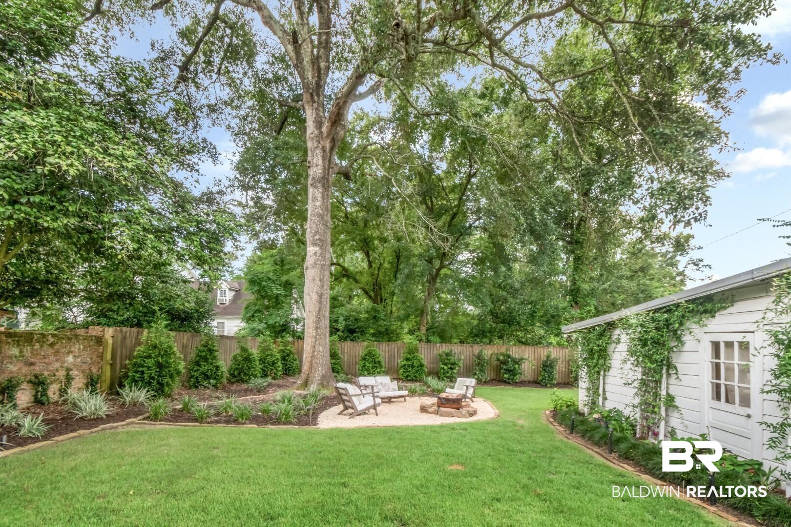 2009 Old Shell Road Mobile, AL 36607 - Photo 47 of 55