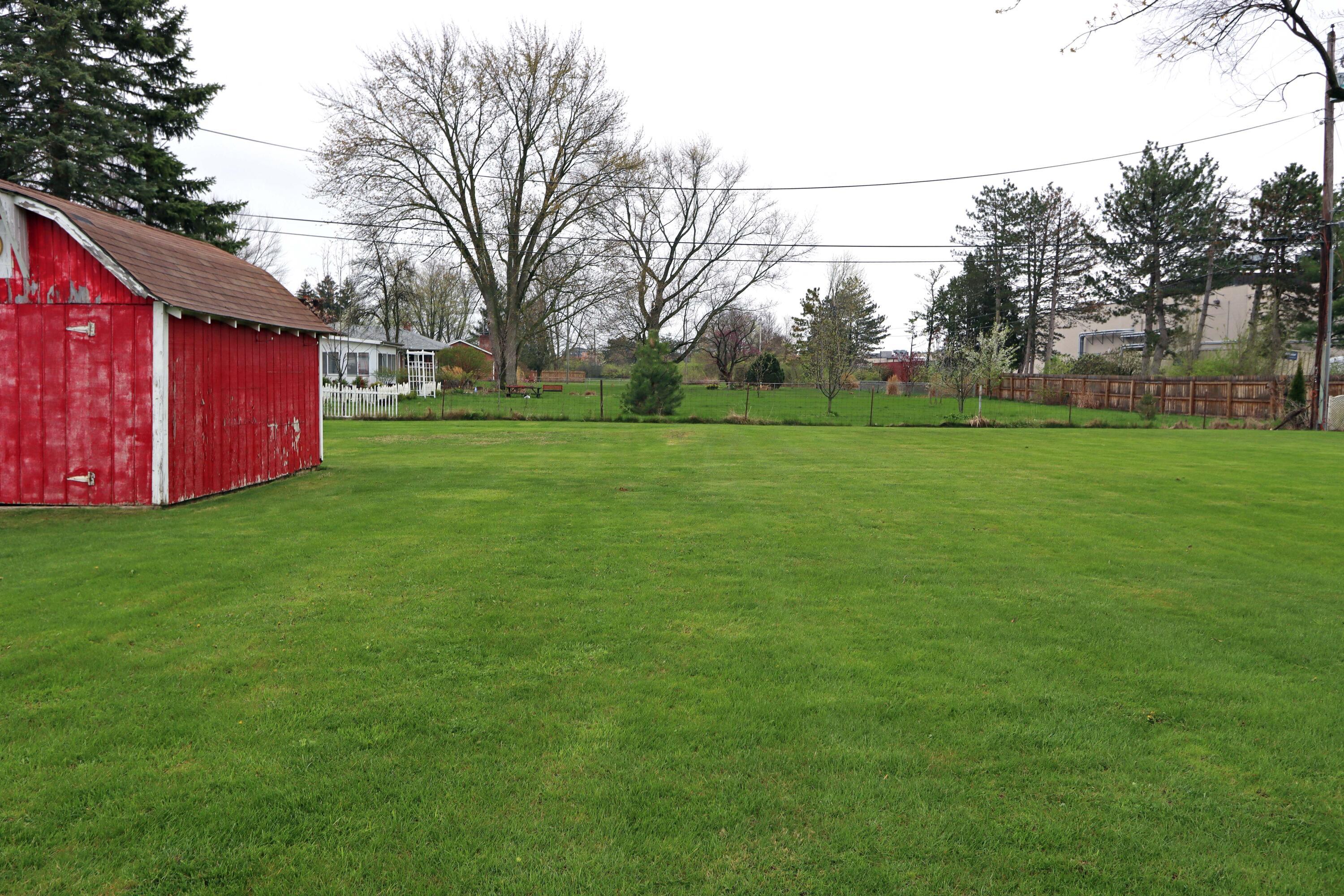 3761 Snouffer Road Columbus, OH 43235 - Photo 36 of 39 Lots of room for outdoor activities