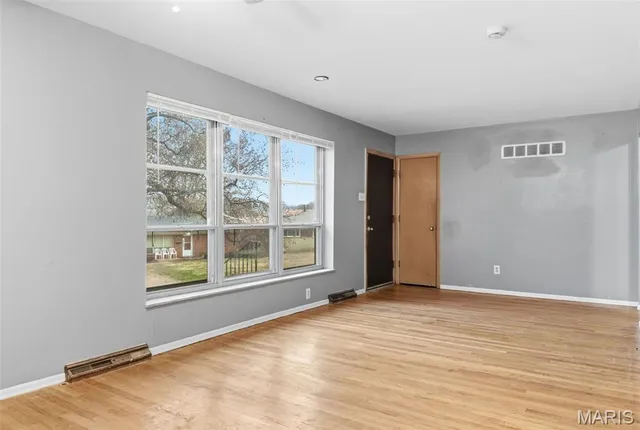 $94,900 | 8784 Darnell Place, Jennings, MO 63136