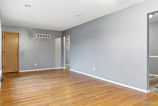 $94,900 | 8784 Darnell Place, Jennings, MO 63136