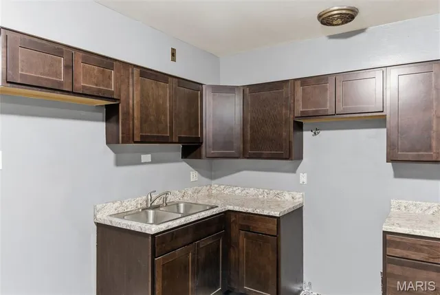 $94,900 | 8784 Darnell Place, Jennings, MO 63136