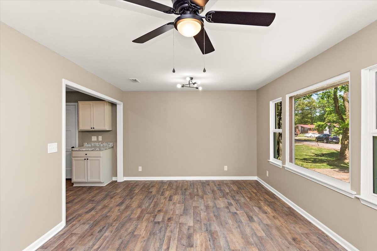 309 Rickenbacker Drive Tullahoma, TN 37388 - Photo 7 of 29
