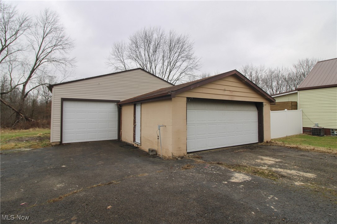 3842 Riblett Road Youngstown, OH 44515 - Photo 2 of 28 Gallery Image 2