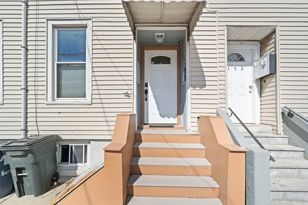 $2,600 | 250 Bremen Street, Unit 1, Boston, MA 02128