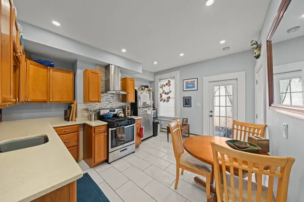 $2,600 | 250 Bremen Street, Unit 1, Boston, MA 02128