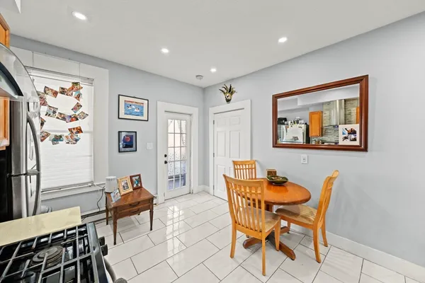 $2,600 | 250 Bremen Street, Unit 1, Boston, MA 02128