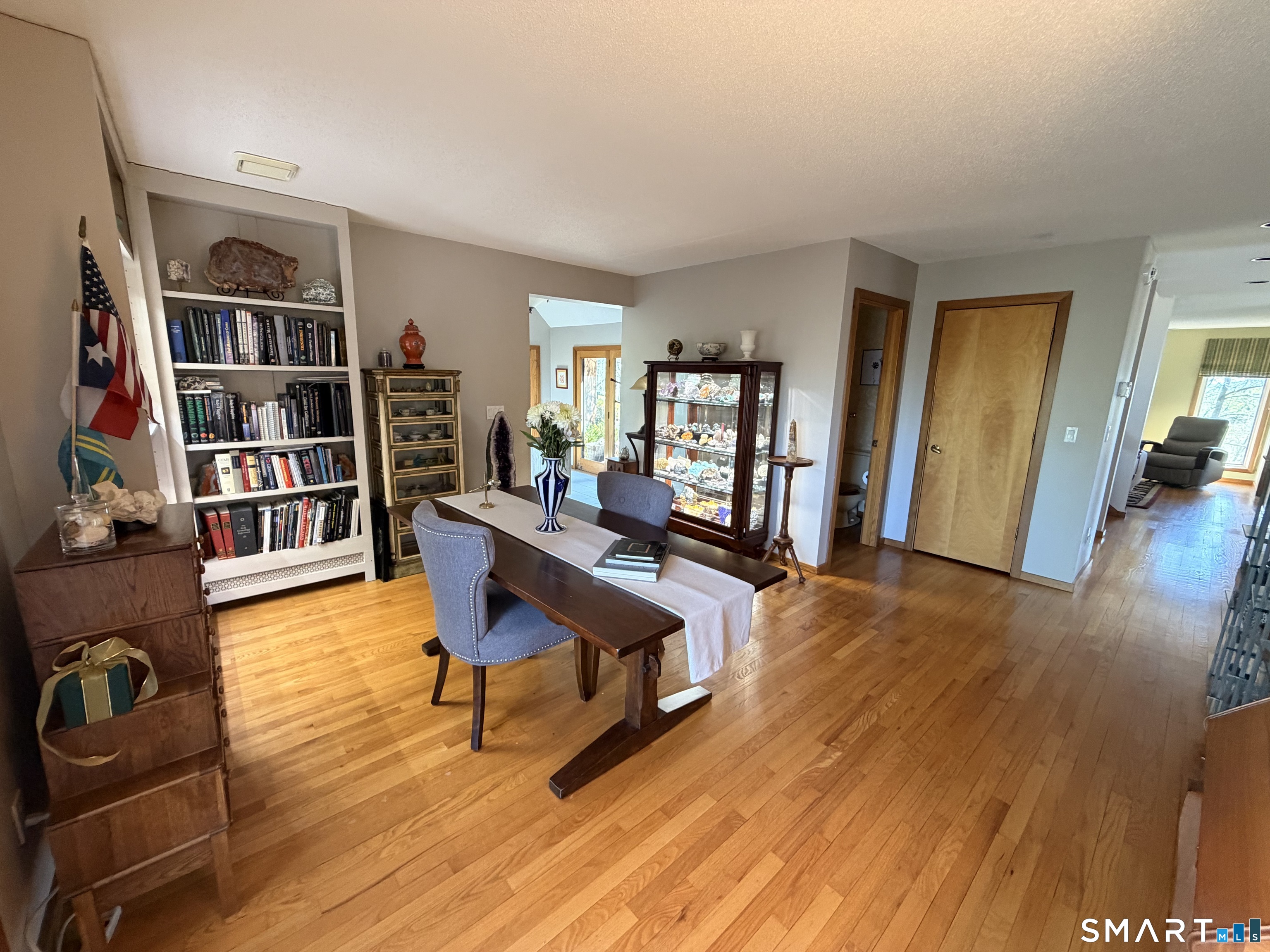 86 Washburn Road Canton, CT 06019 - Photo 9 of 40 a living room with furniture and a book shelf