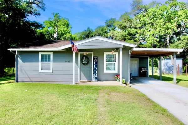 $1,200 | 1422 Papendorf Lane, West Columbia, TX 77486