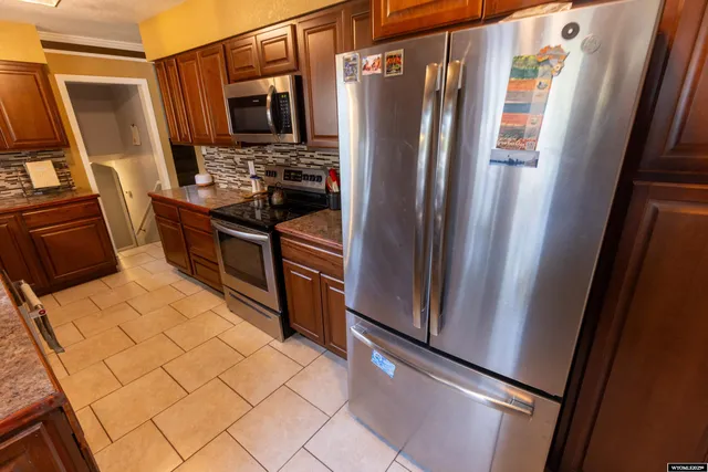 $385,000 | 926 Hobson Street, Lander, WY 82520