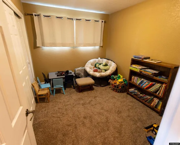 $385,000 | 926 Hobson Street, Lander, WY 82520