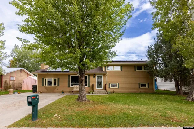 $385,000 | 926 Hobson Street, Lander, WY 82520