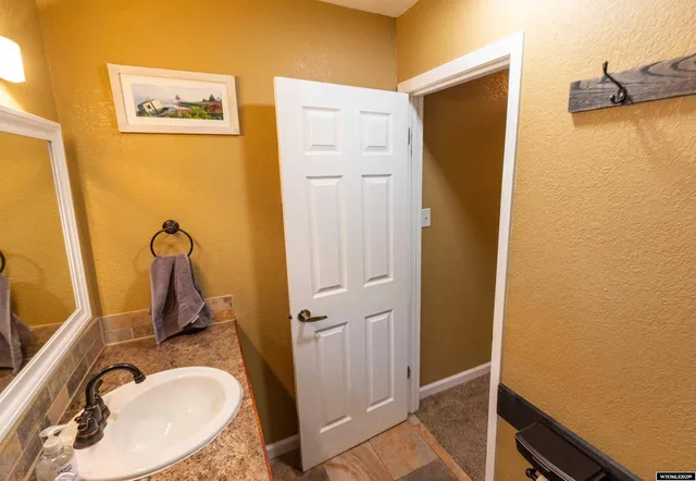 $385,000 | 926 Hobson Street, Lander, WY 82520