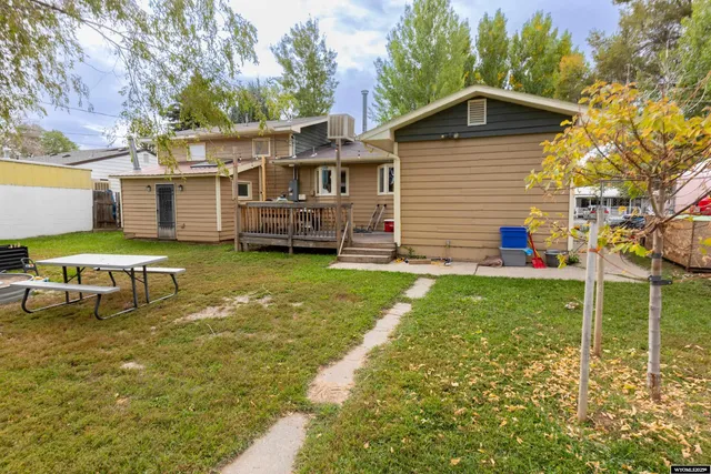 $385,000 | 926 Hobson Street, Lander, WY 82520