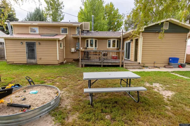 $385,000 | 926 Hobson Street, Lander, WY 82520