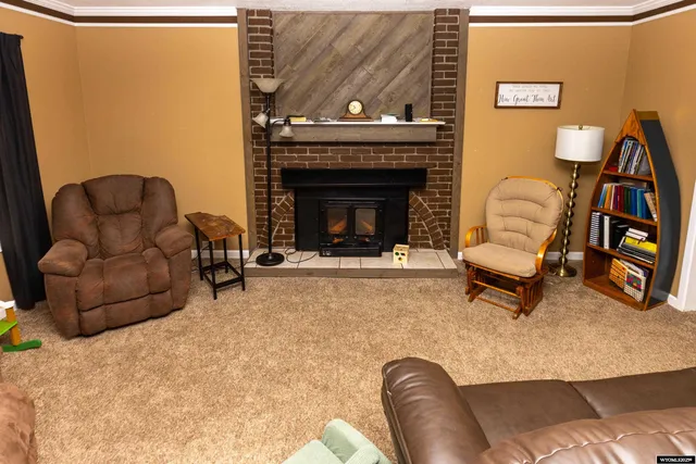 $385,000 | 926 Hobson Street, Lander, WY 82520