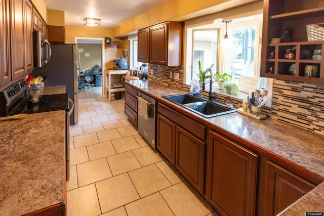 $385,000 | 926 Hobson Street, Lander, WY 82520