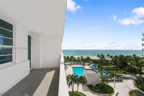 $2,900 | 100 Lincoln Road, Unit 734, Miami Beach, FL 33139