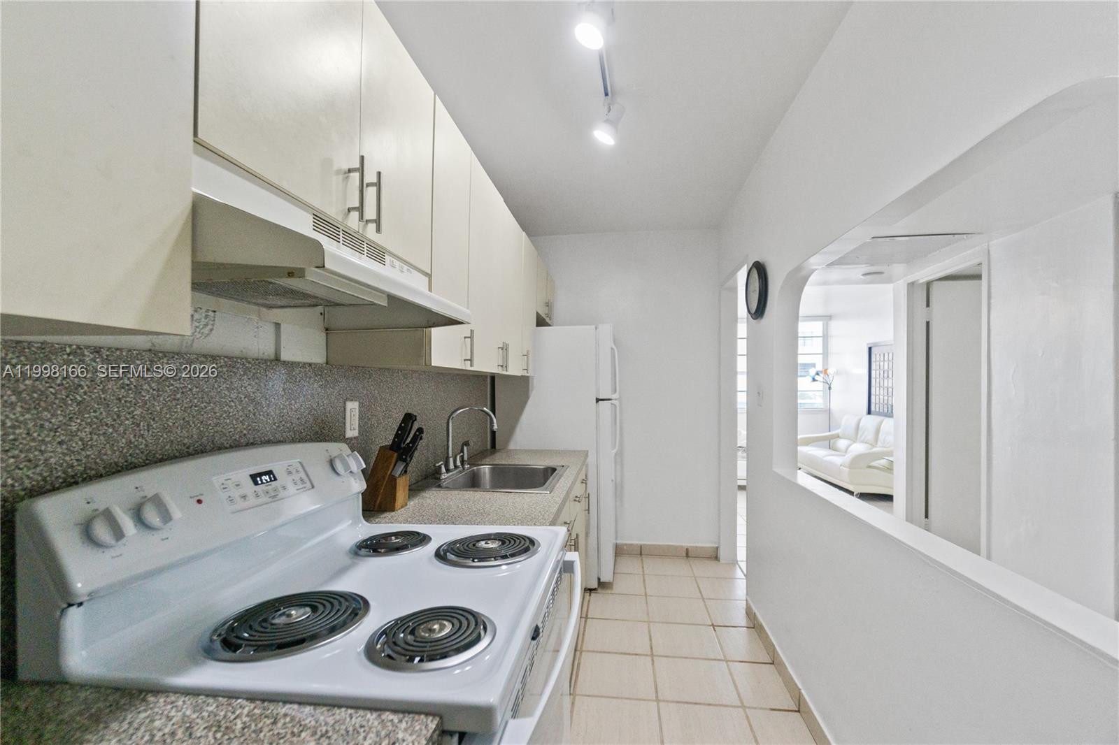 100 Lincoln Road, Unit 734 Miami Beach, FL 33139 - Photo 9 of 20