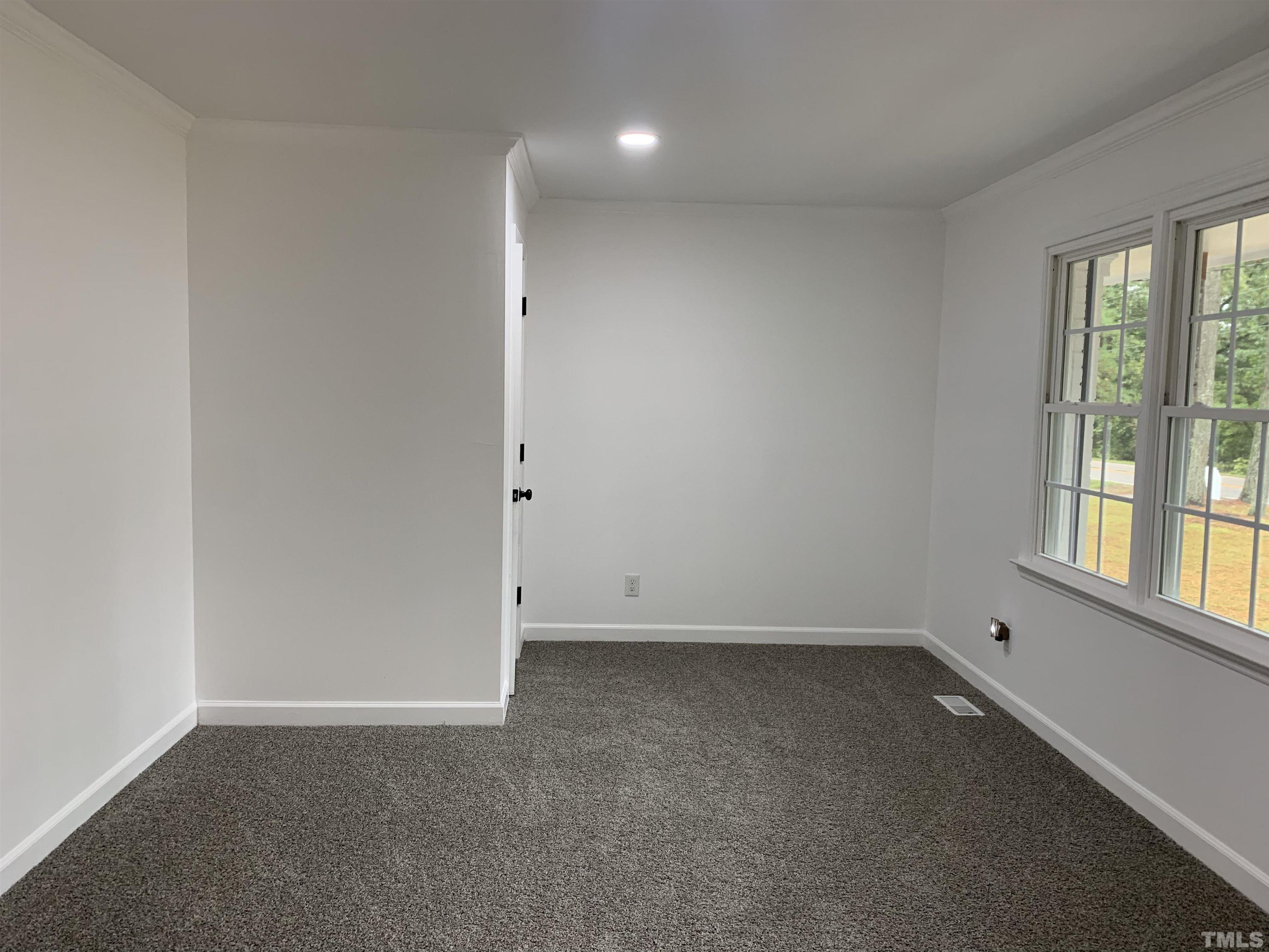 220 Evans Road Henderson, NC 27537 - Photo 5 of 26 Gallery Image 5