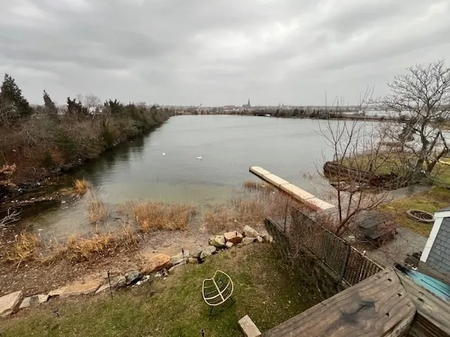 $2,300 | 18 Beach Street, Unit 2, Fairhaven, MA 02719